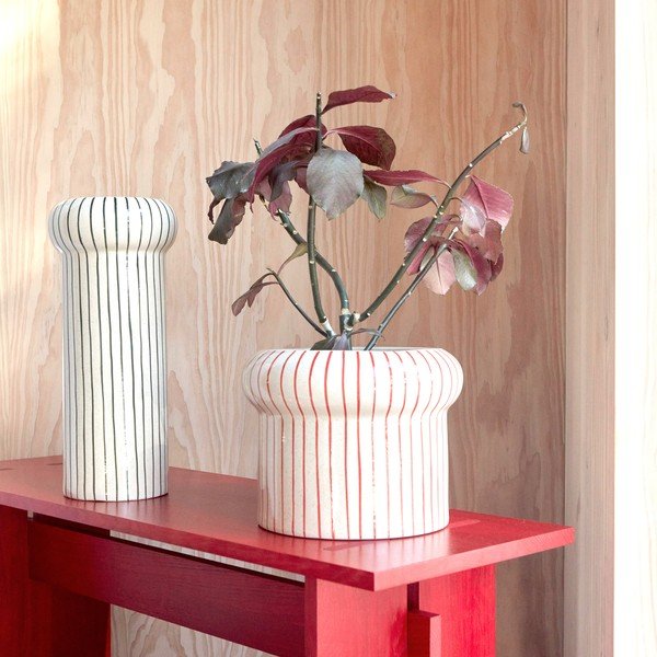 Sarkans masīvkoka sols Kotai – OYOY Living Design-image-2