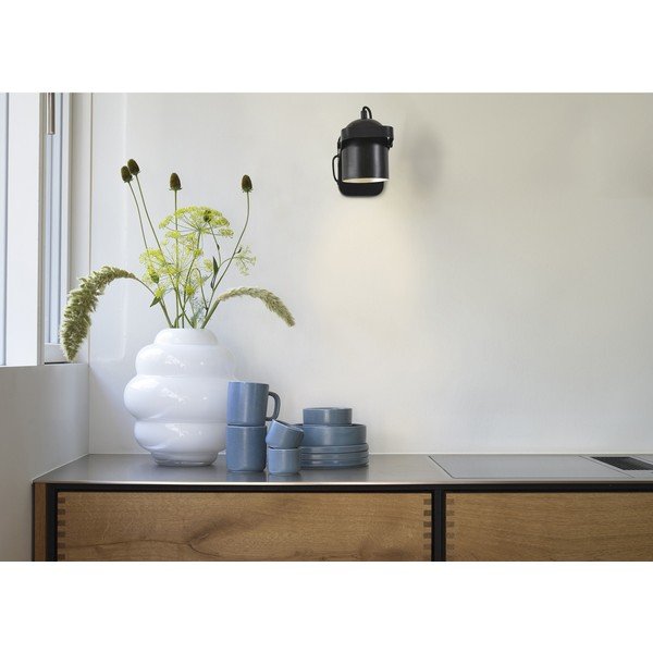 Melna metāla sienas lampa ar saliekamu konstrukciju ar vadu Nesvik – Villa Collection-image-2