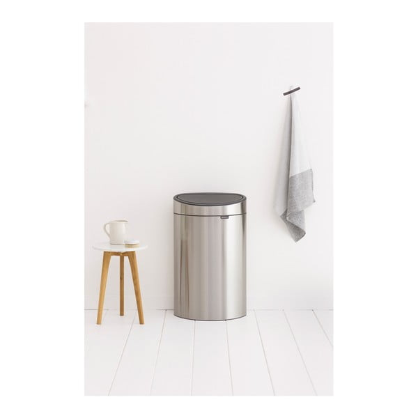 Matētas sudraba krāsas ar pieskārienu atverama tērauda atkritumu tvertne 40 l Touch Bin – Brabantia-image-3