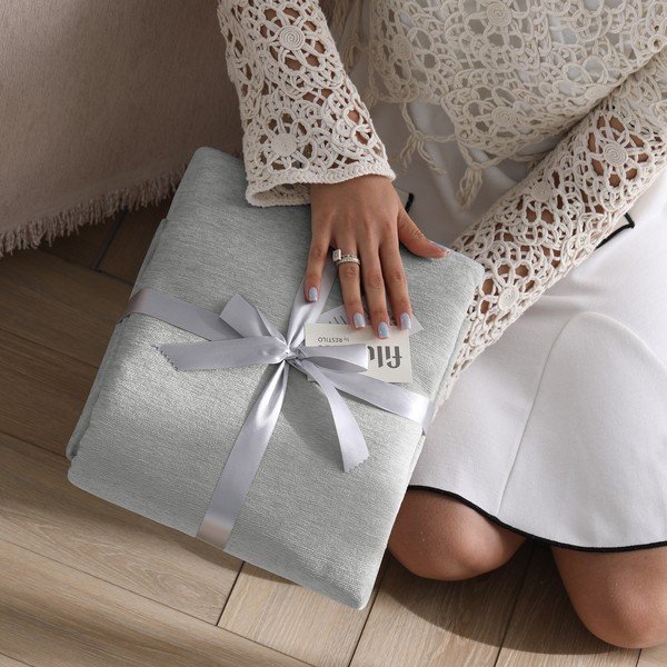 Gaiši pelēks gultas pārklājs no šenila 220x240 cm Talo – Filumi-image-4