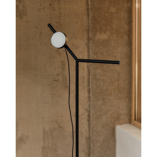 Melna LED stāvlampa ar regulējamu spilgtumu (augstums 160 cm) Orey – Kave Home-image-1