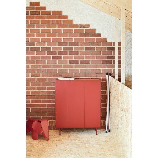 Sarkana augsta kumode ar ozolkoka imitāciju 95x120 cm Arista – Teulat-image-1