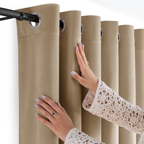 Bēšs samta daļēji gaismu necaurlaidīgs aizkars 530x300 cm Velto – Filumi-image-3