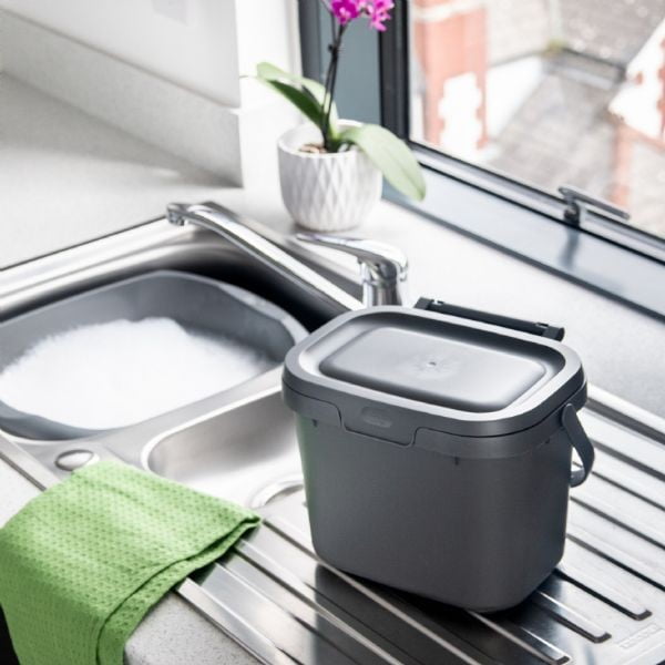 Melns kompostējamo atkritumu konteiners 4,5 l – Addis-image-3