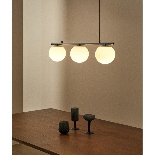 Balta/melna metāla piekaramā lampa ar stikla abažūru Brisia – Kave Home-image-1