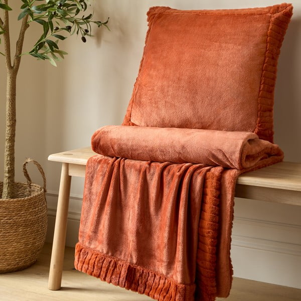 Mikroplīša dekoratīvais spilvens 55x55 cm Velvet and Faux Fur – Catherine Lansfield-image-3