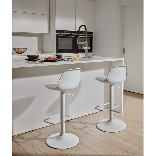 Matēti balts mākslīgās ādas bāra krēsls ar regulējamu augstumu (sēdekļa augstums 60 cm) Orlando-T – Kave Home-image-1