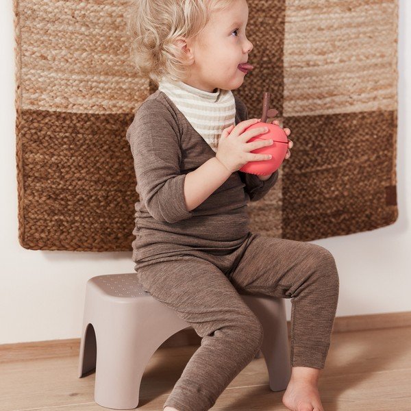 Sarkana silikona bērnu krūze Apple – OYOY Mini-image-2