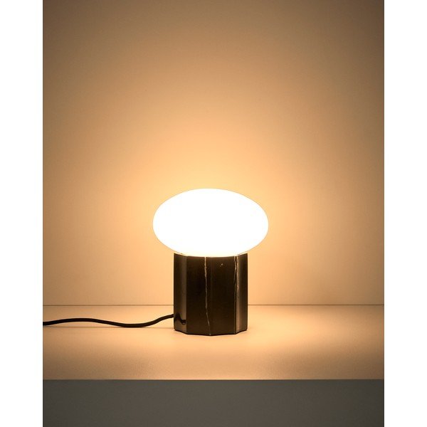 Balta/melna metāla galda lampa ar stikla abažūru (augstums 20 cm) Idela – Kave Home-image-1