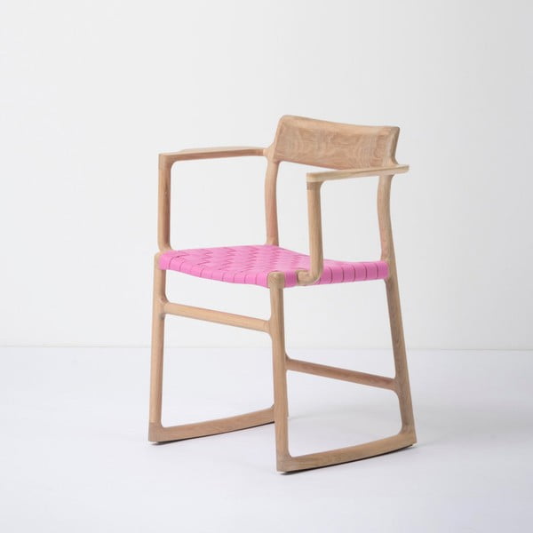 Ēdamistabas krēsls no ozolkoka masīvkoka ar roku balstiem un rozā sēdekli Gazzda Fawn