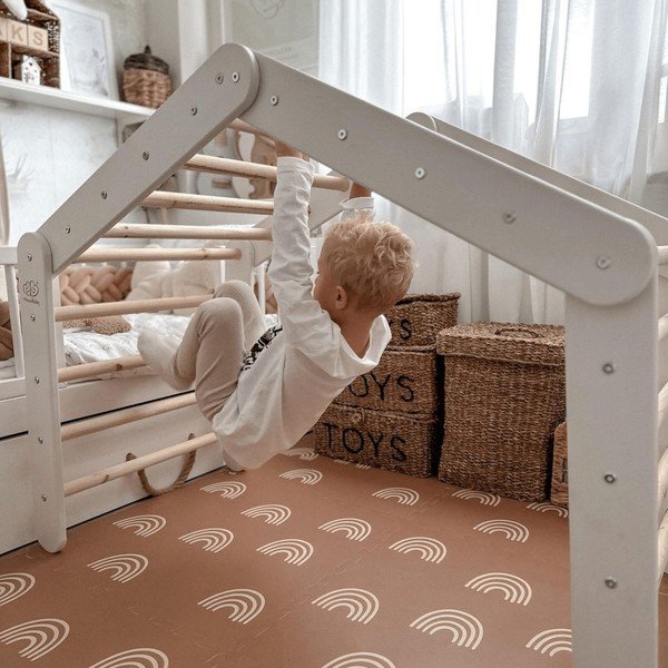 Balts priedes masīvkoka kāpelēšanas trijstūris 61x112x94 cm Montessori – Meowbaby-image-2