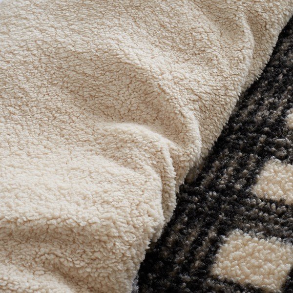 Melna/krēmkrāsas divvietīga mikroplīša gultas veļa 200x200 cm Cosy Borg Sherpa – Catherine Lansfield-image-4