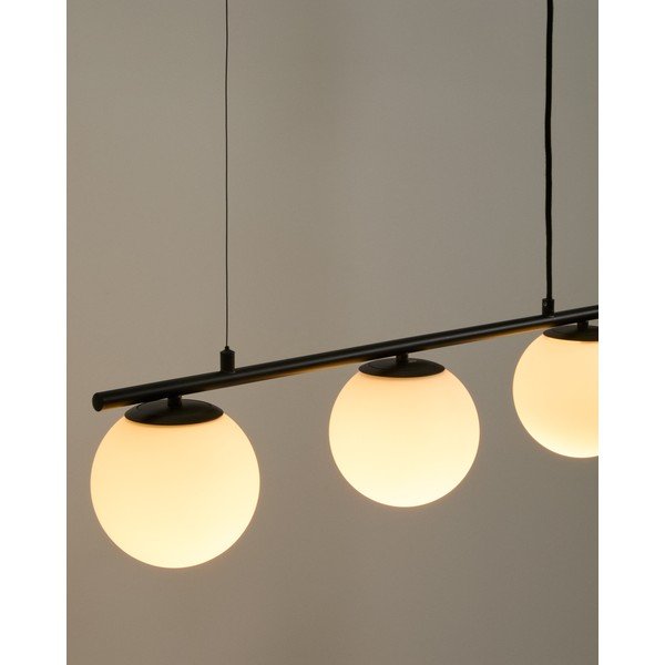 Balta/melna metāla piekaramā lampa ar stikla abažūru Brisia – Kave Home-image-2