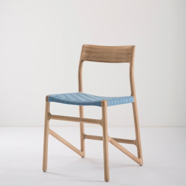Ēdamistabas krēsls no ozolkoka masīvkoka ar zilu sēdekli Gazzda Fawn