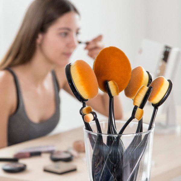 11 ovālu kosmētikas otu komplekts uzglabāšanas kastītē InnovaGoods