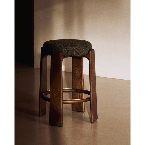 Zaļa/tumša dabīga toņa oša masīvkoka bāra taburete (sēdekļa augstums 65 cm) Granite – Kave Home-image-1