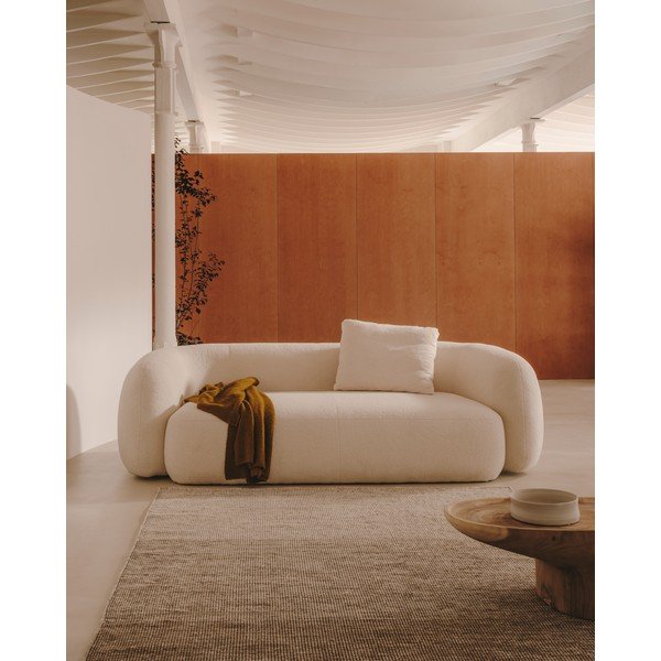 Krēmkrāsas dīvāns no buklē auduma 246 cm Martina – Kave Home-image-1