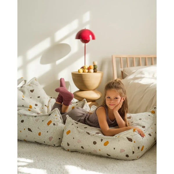 Balts bērnu sēžammaiss no buklē/šenila auduma Terrazzo Square – Wigiwama-image-2