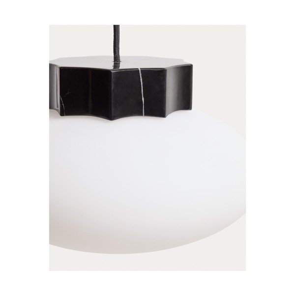 Balta/melna metāla piekaramā lampa ar stikla abažūru ø 26 cm Idela – Kave Home-image-3