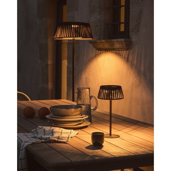 LED galda/pārvietojams āra gaismeklis ar saules baterijām (augstums 30 cm) Aldet – Kave Home-image-1
