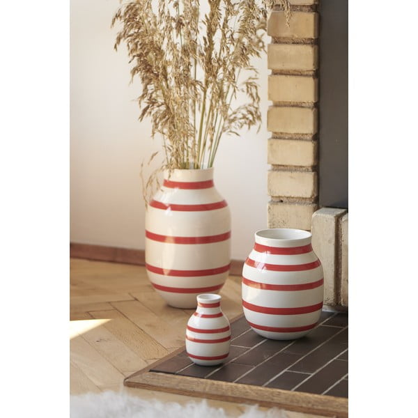 Balti sarkana keramikas vāze ar svītrām Kähler Design Omaggio, augstums 31 cm-image-1