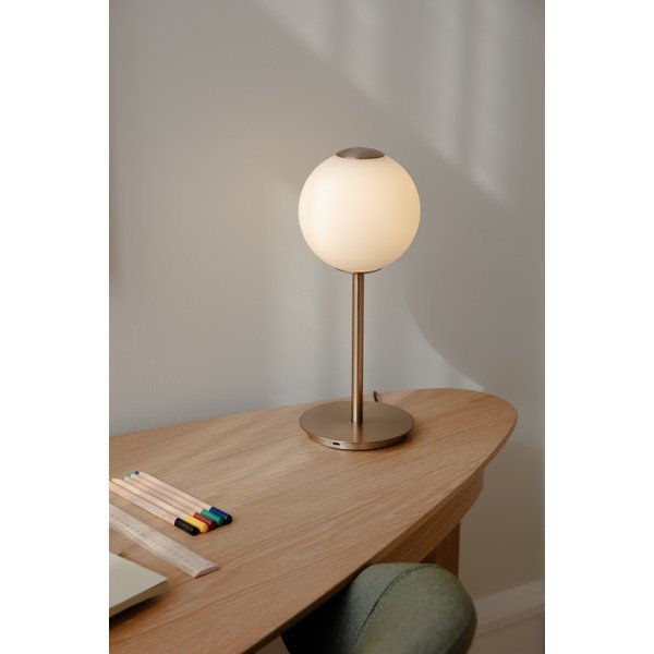 Misiņa krāsas metāla LED galda lampa ar regulējamu spilgtumu un stikla abažūru (augstums 37 cm) Audrey Table – UMAGE-image-1