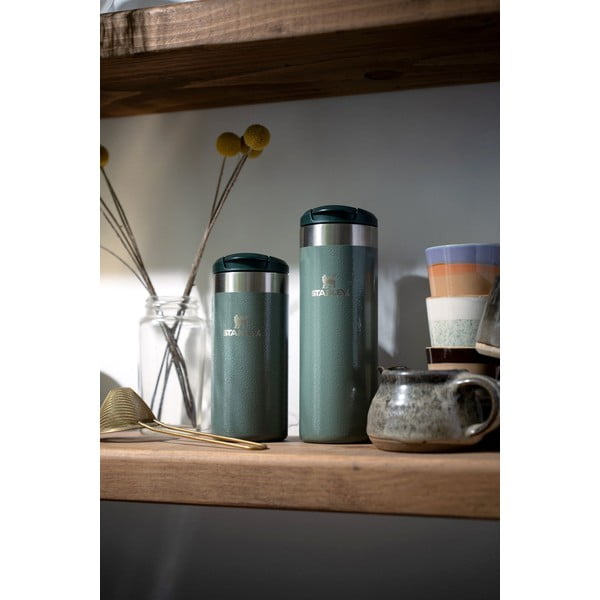 Zaļa nerūsējošā tērauda termokrūze 470 ml AeroLight™ Transit Hammer Tone Green – Stanley-image-1
