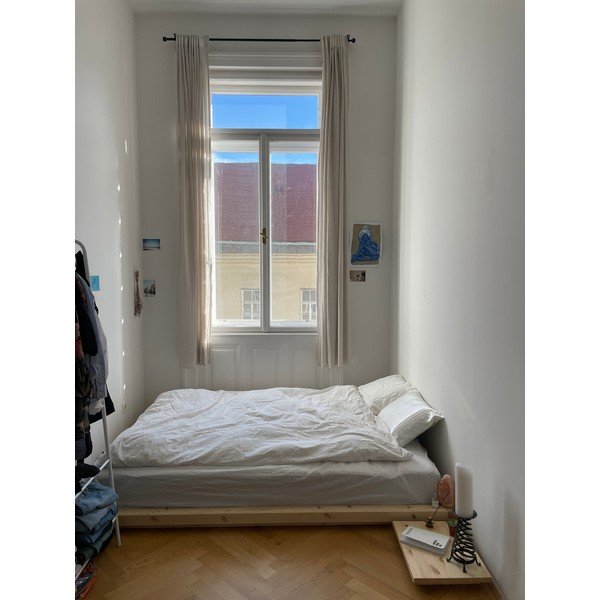 Dabīga toņa priedes masīvkoka vienvietīga gulta bez galvgaļa un ar redelēm 120x200 cm Dock – Karup-image-4