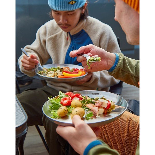 Sudraba krāsas nerūsējošā tērauda šķīvji (4 gab.) ø 25,5 cm – Black + Blum-image-2