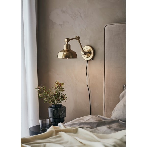 Sienas lampa zelta krāsā Markslöjd Grimstad-image-1