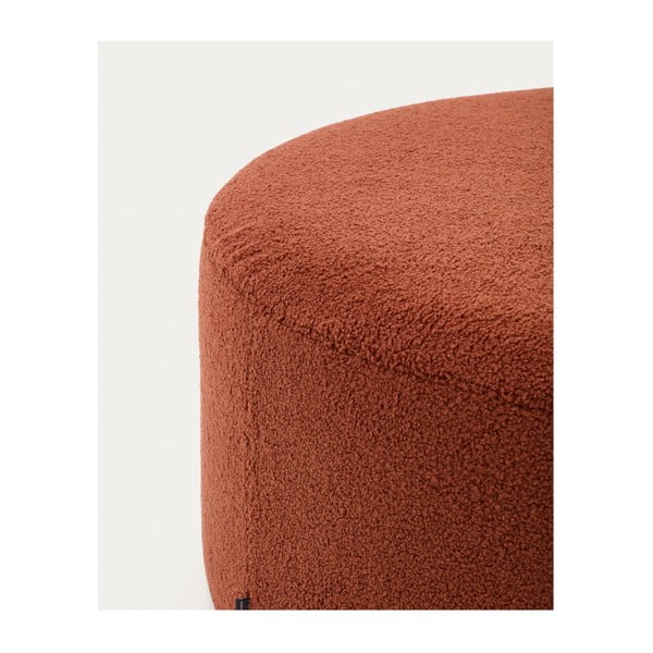 Terakotas oranžs pufs no buklē auduma Kaeli – Kave Home-image-1