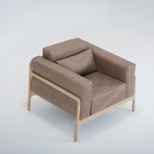 Gaiši brūns bifeļu ādas krēsls ar masīvkoka konstrukciju Gazzda Fawn-image-1