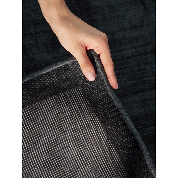 Melns ar rokām darināts viskozes paklājs 80x150 cm Noemi – Vikosa-image-4