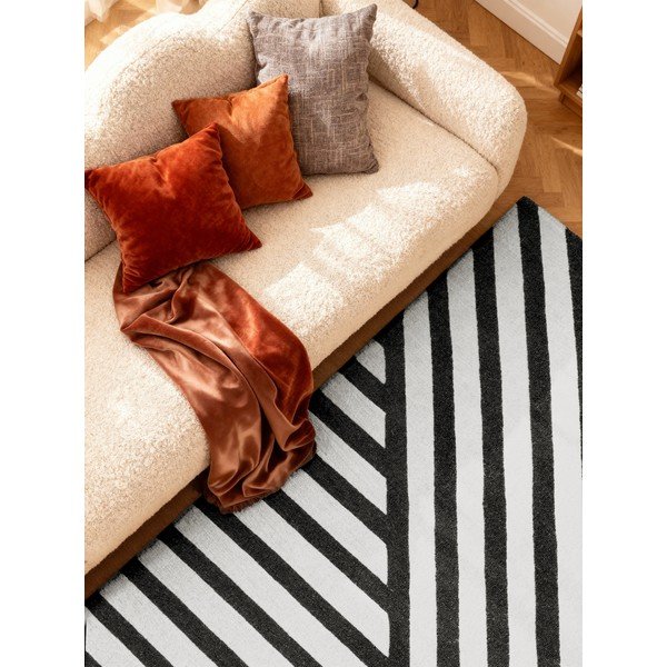 Melnbalts ar rokām darināts vilnas paklājs 120x180 cm Stryve Noir – Elle Decoration-image-2