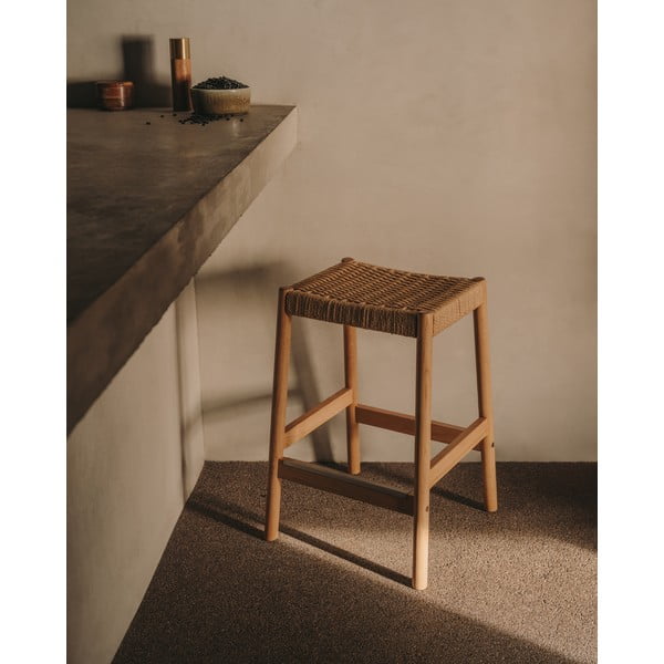 Dabīga toņa ozola masīvkoka bāra taburetes (2 gab.) (sēdekļa augstums 66 cm) Yalia – Kave Home-image-1