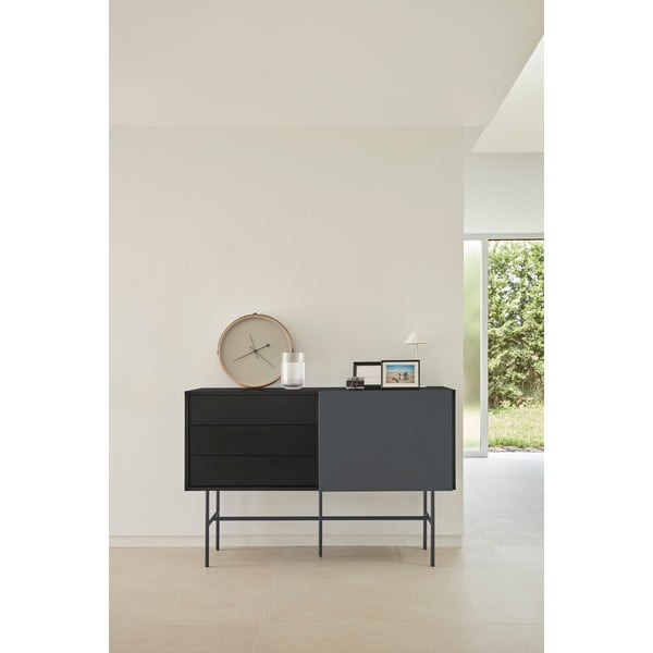 Melna/antracīta pelēka zema kumode ar bīdāmām durvīm 140x91 cm Nube – Teulat-image-1