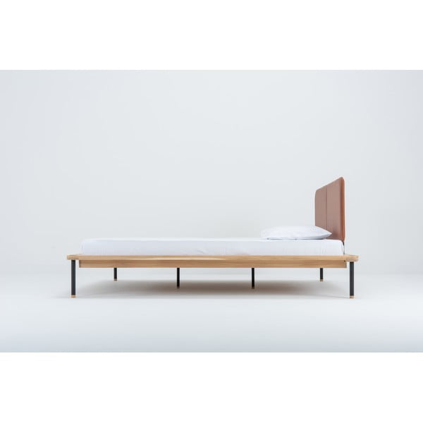 Brūna/dabīga toņa mīksta divguļamā gulta no ozolkoka ar režģi 160x200 cm Fina – Gazzda-image-3