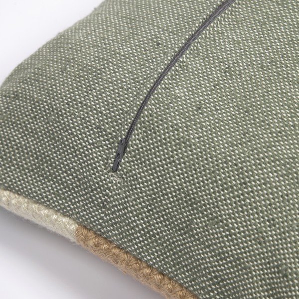 Zaļi bēšs spilvena pārvalks no pārstrādātas plastmasas Kave Home Leeith, 45 x 45 cm-image-2