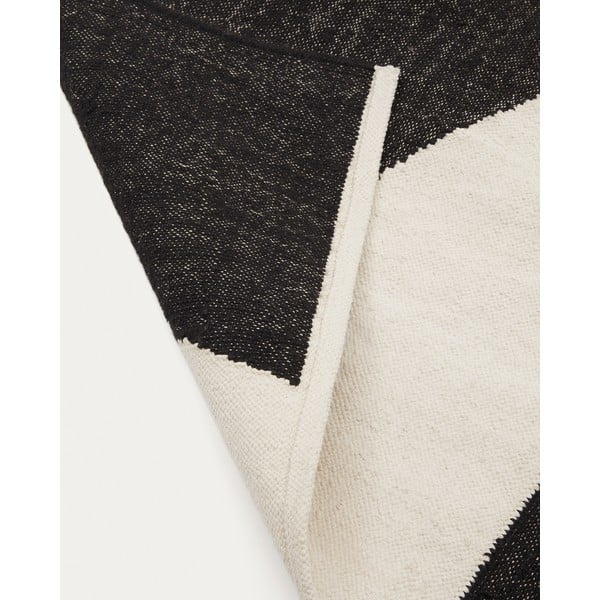 Melns/krēmkrāsas divpusējs/ar rokām darināts paklājs no džutas maisījuma 160x230 cm Sotty – Kave Home-image-3