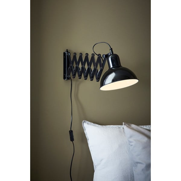 Melna sienas lampa Riggs – Markslöjd-image-1