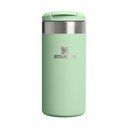 Salvijas zaļa nerūsējošā tērauda termokrūze 350 ml AeroLight™ Transit Mug Pistachio – Stanley