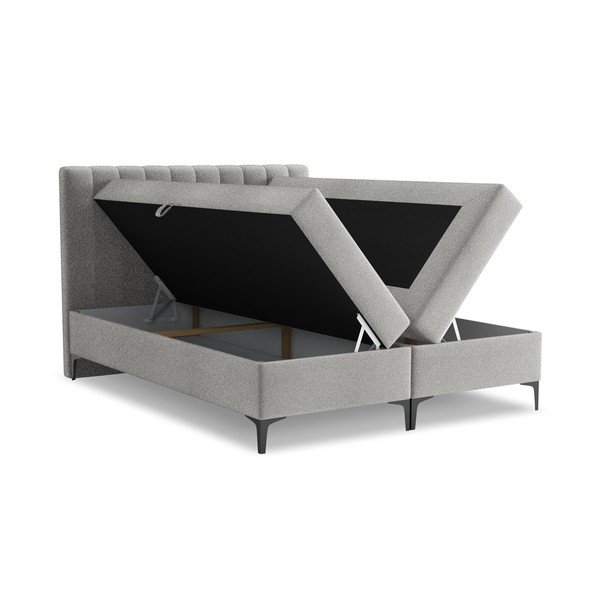 Gaiši pelēka atsperu gulta ar veļas kasti 180x200 cm Puhala – Makamii-image-1