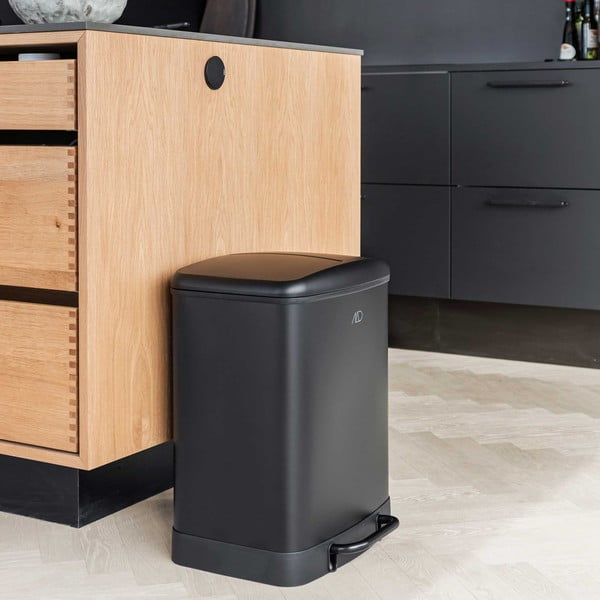 Melna atkritumu šķirošanas metāla atkritumu tvertne ar pedāli 24 l Wonda – Mette Ditmer Denmark-image-1