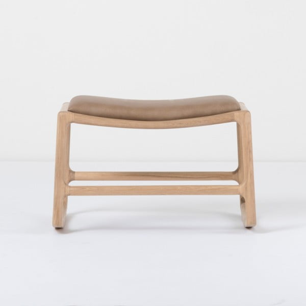 Kāju soliņš ar ozola masīvkoka konstrukciju un brūnas bifeļu ādas detaļām Gazzda Dedo