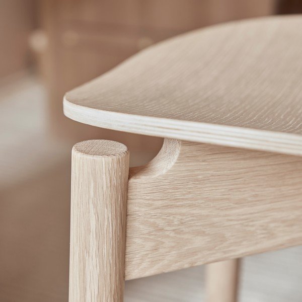 Gaiša dabīga toņa oša masīvkoka pusdienu krēsls Oy – OYOY Living Design-image-4