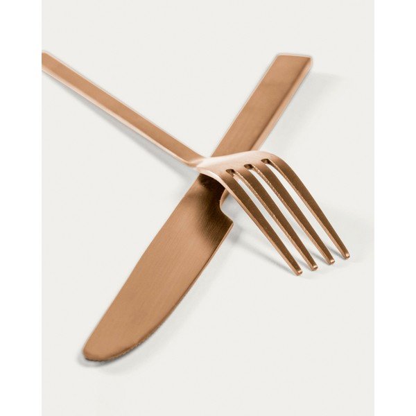 Vara krāsas nerūsējošā tērauda galda piederumi (16 gab.) Kelda – Kave Home-image-2