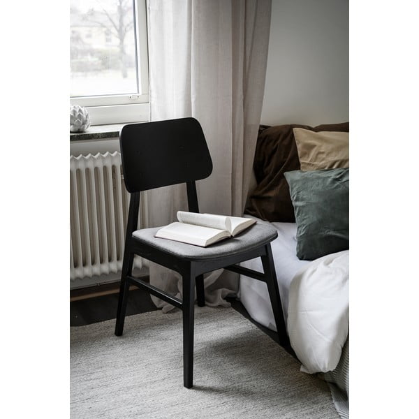 Melns pusdienu krēsls ar tumši pelēku sēdekli Rowico Nagano-image-1