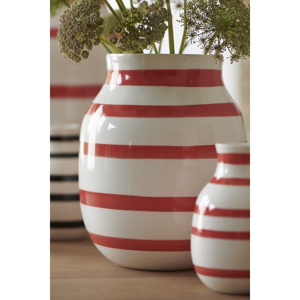 Balti sarkana keramikas vāze ar svītrām Kähler Design Omaggio, augstums 20,5 cm-image-3