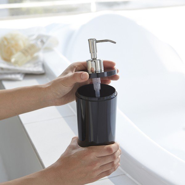 Melns plastmasas ziepju dozators 500 ml Round – YAMAZAKI-image-3