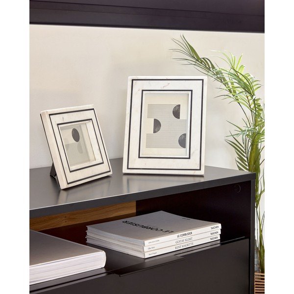 Balts akmens stāvošs foto rāmis 20x25 cm Vittoria – Kave Home-image-4